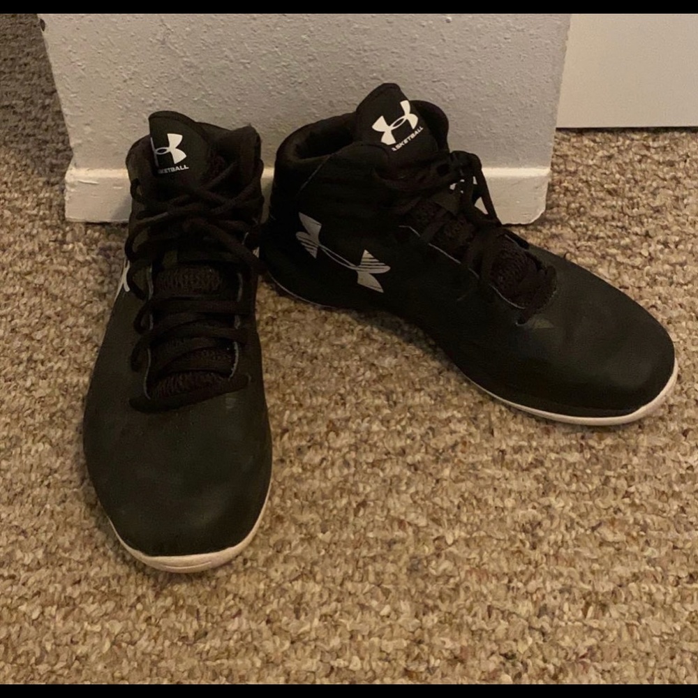 Under armor high top basketball shoes (youth)